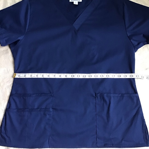 Amazon Essentials | Quick Dry Stretch Scrub Top L - Picture 5 of 8